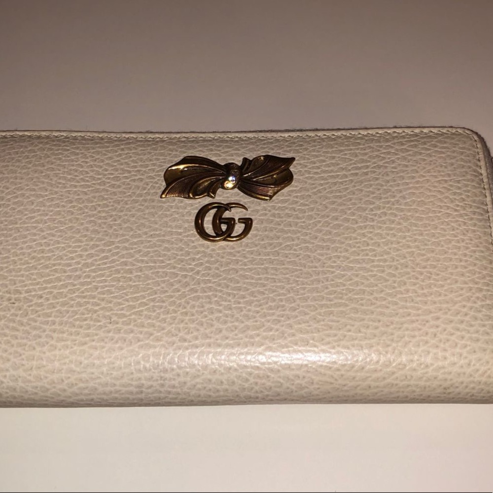 Gucci wallet in cream